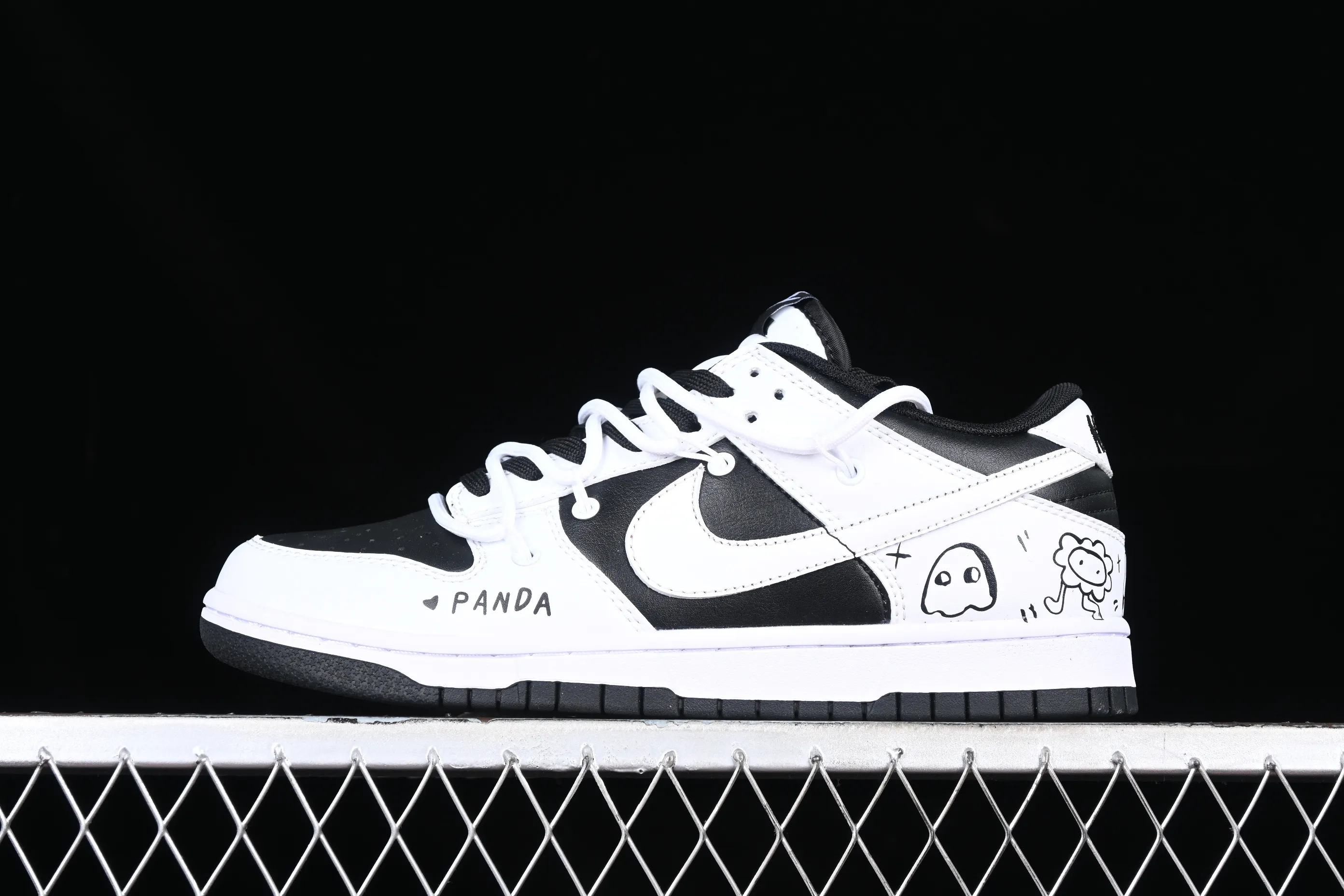 All categories Nk SB Dunk series Nk SB Dunk Low low-top sneakers Nk Dunk Low Reverse Panda-Little Monster SB strap low-top casual sneakers DD1391-100
